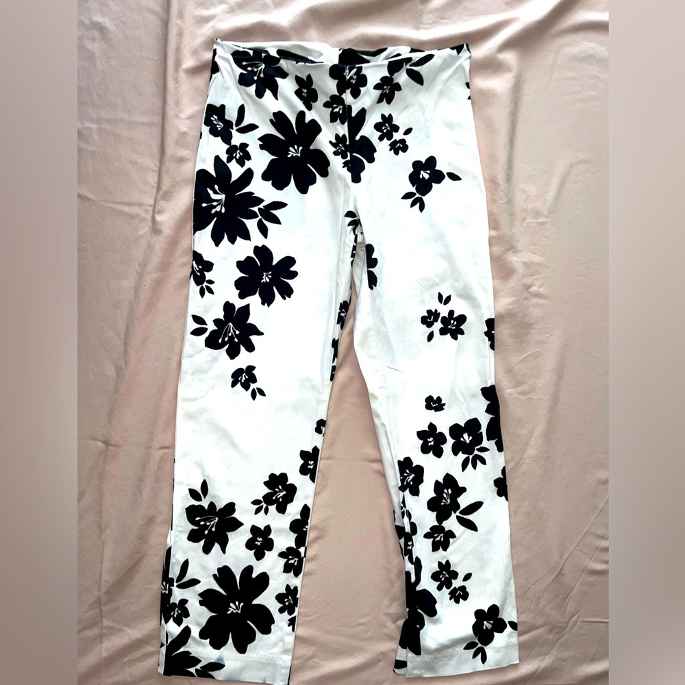 Express Stretch dress pants floral design. size 3/4